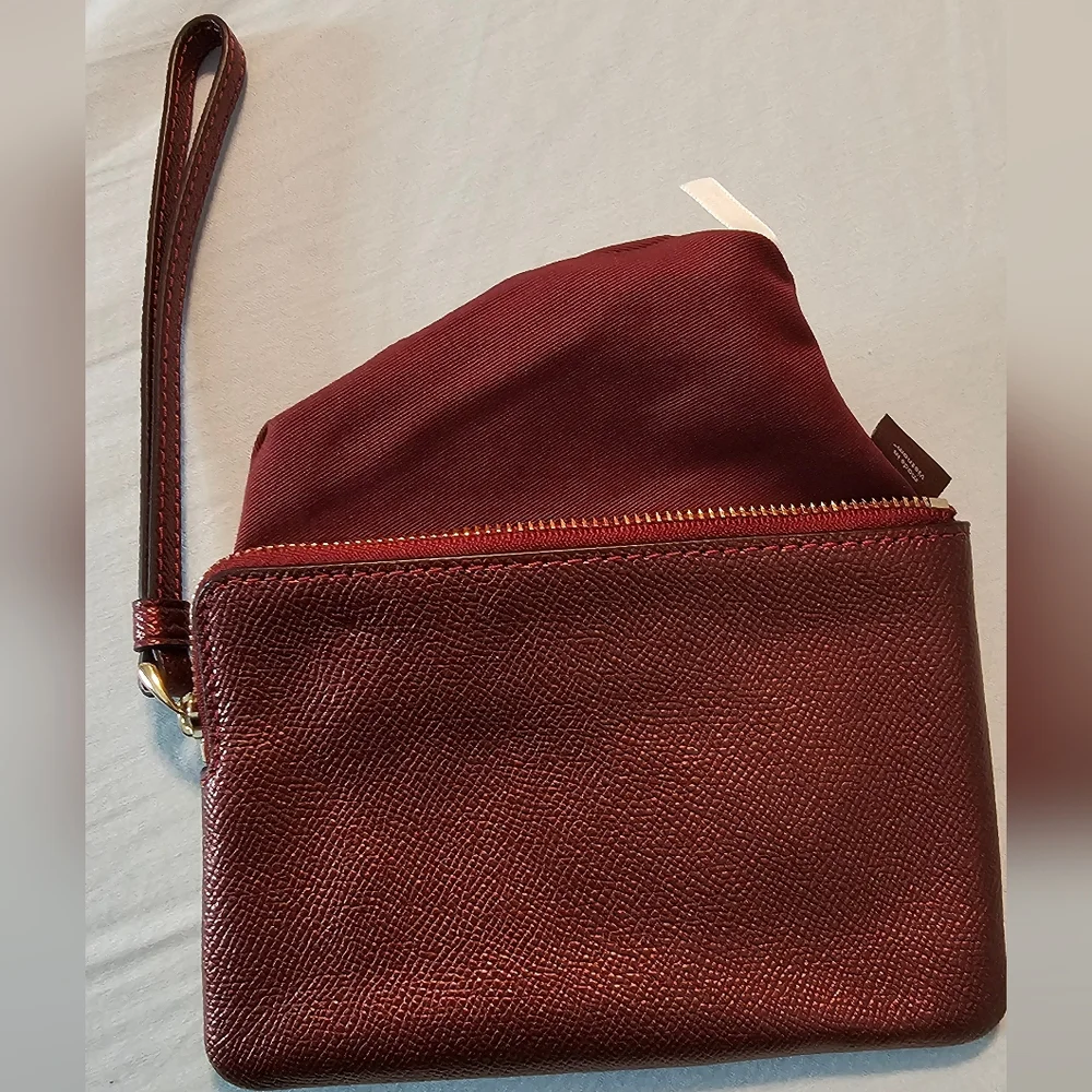 Coach Metallic Cherry Leather wristlet New without tags - Picture 6 of 16